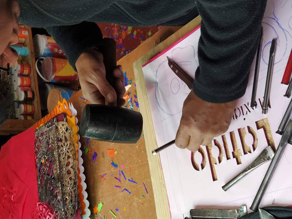 Artesanias mexicanas, la elaboración del papel picado en el municipio de Metepec, Estado de México