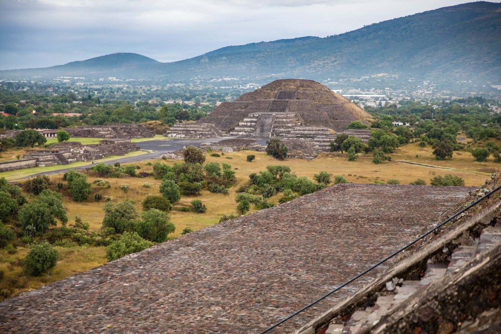 visita el sitio turístico de las piramides de Teotihuacán en el Estado de México