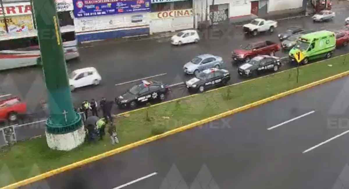 Toluca noticias: Video de motociclista que pierde control en Tollocan
