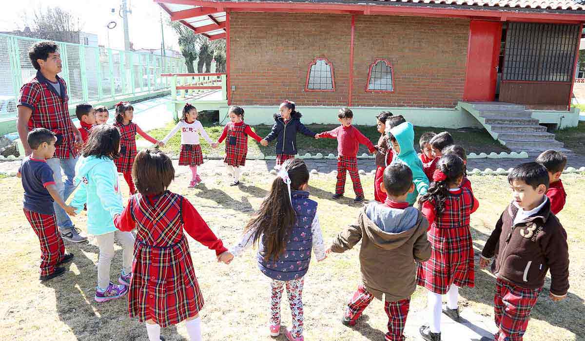 El gobierno del Edomex da a conocer la convocatoria del PAEB 2021 para educación básica, es un programa para cambiar de escuela a tus hijos