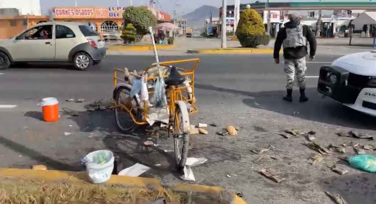 ¡Tiran todos los tamales! Incidente genera carambola en Tolucae