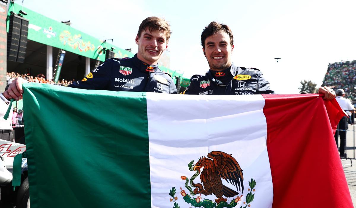 Celebración de checo Pérez por su podio del Gp de México 2021