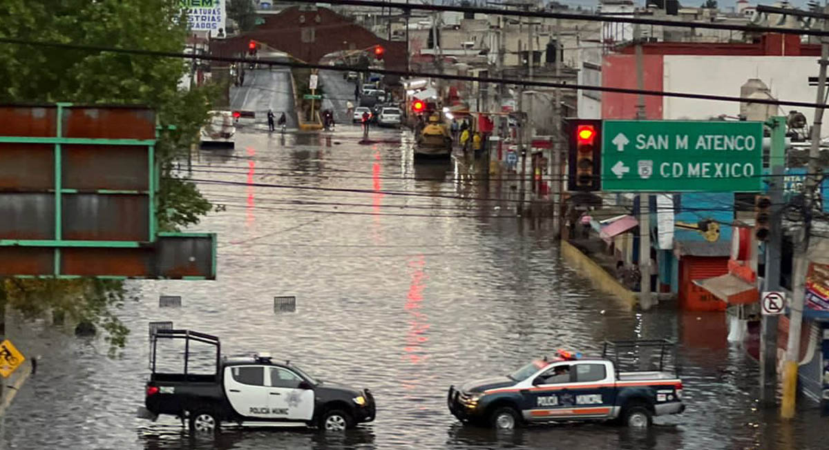 Cruce inundado entre Tollocan y uarez en San Mateo Atenco
