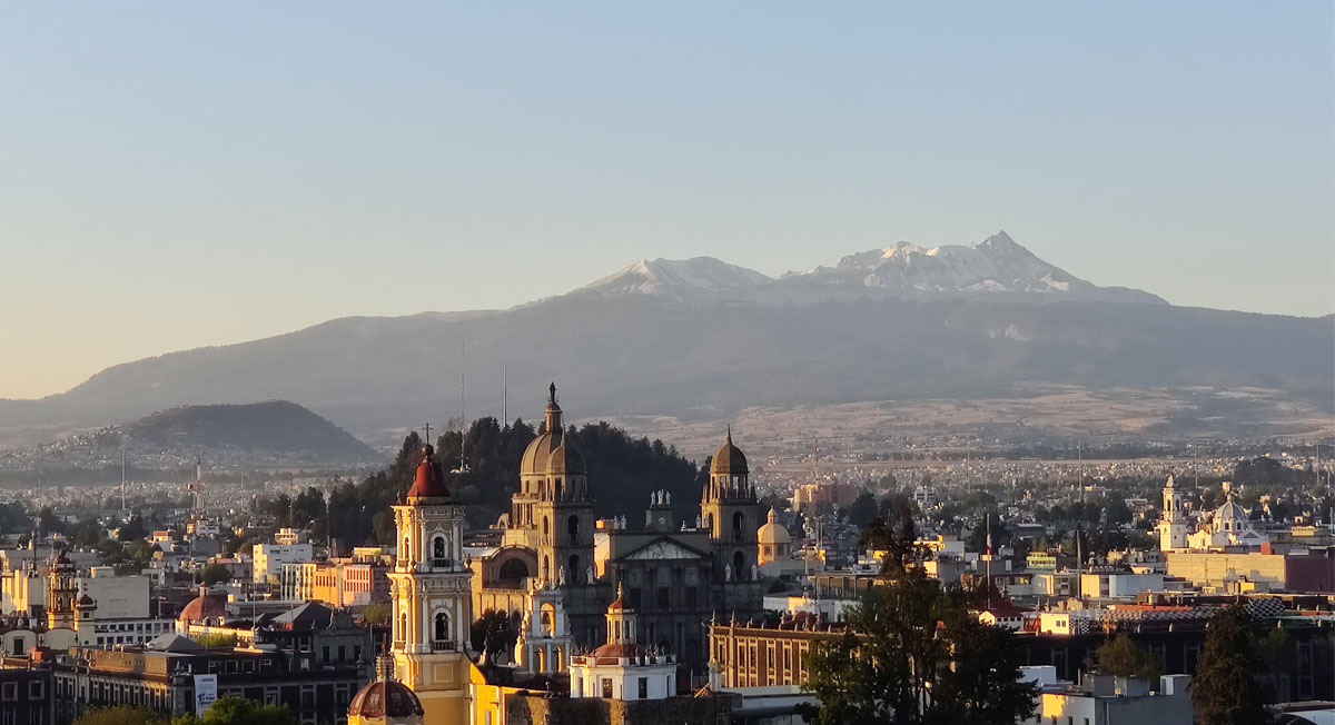 Catedral de Toluca con el NEvado de fondo