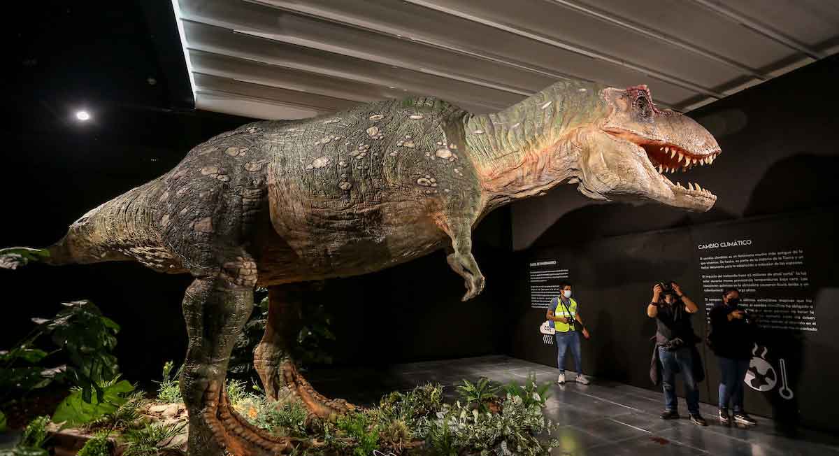 exposición ecos de la extinción dinosaurios robotizados en centro cultural toluca