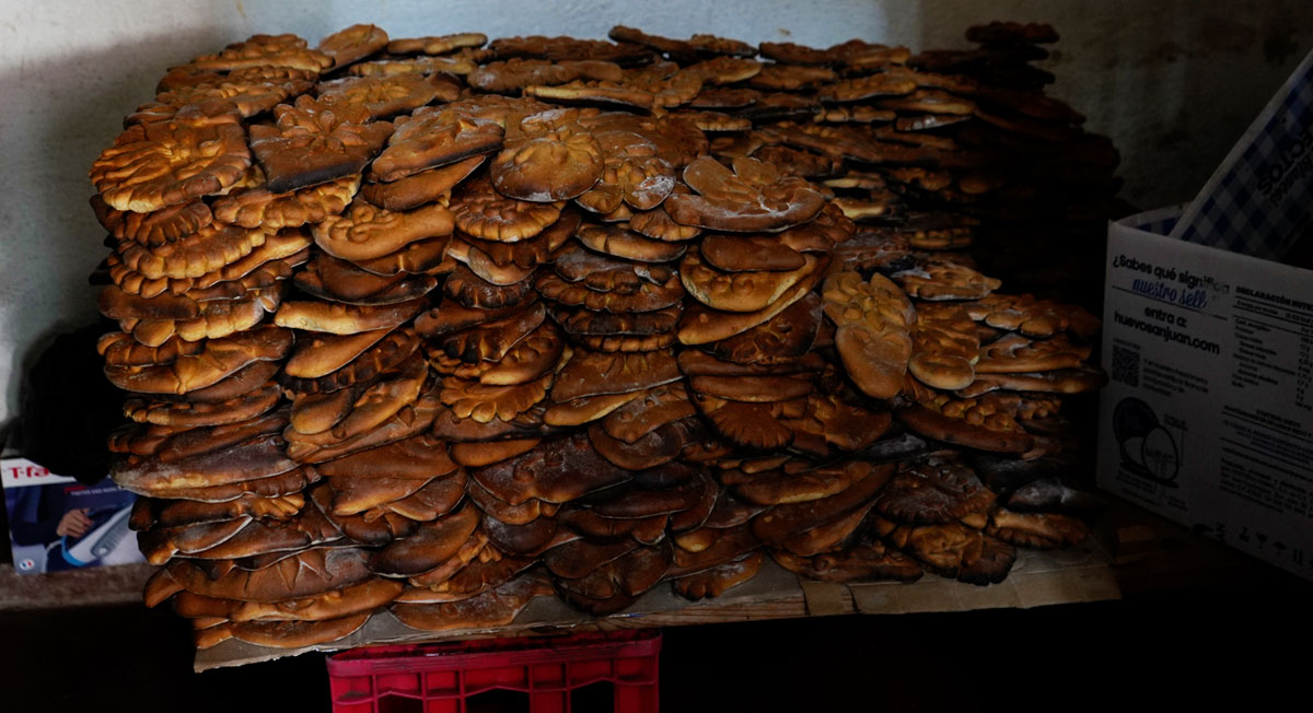 pan de valle de bravo elaborado para dí­a de muertos por el amasijo de la familia barcenas