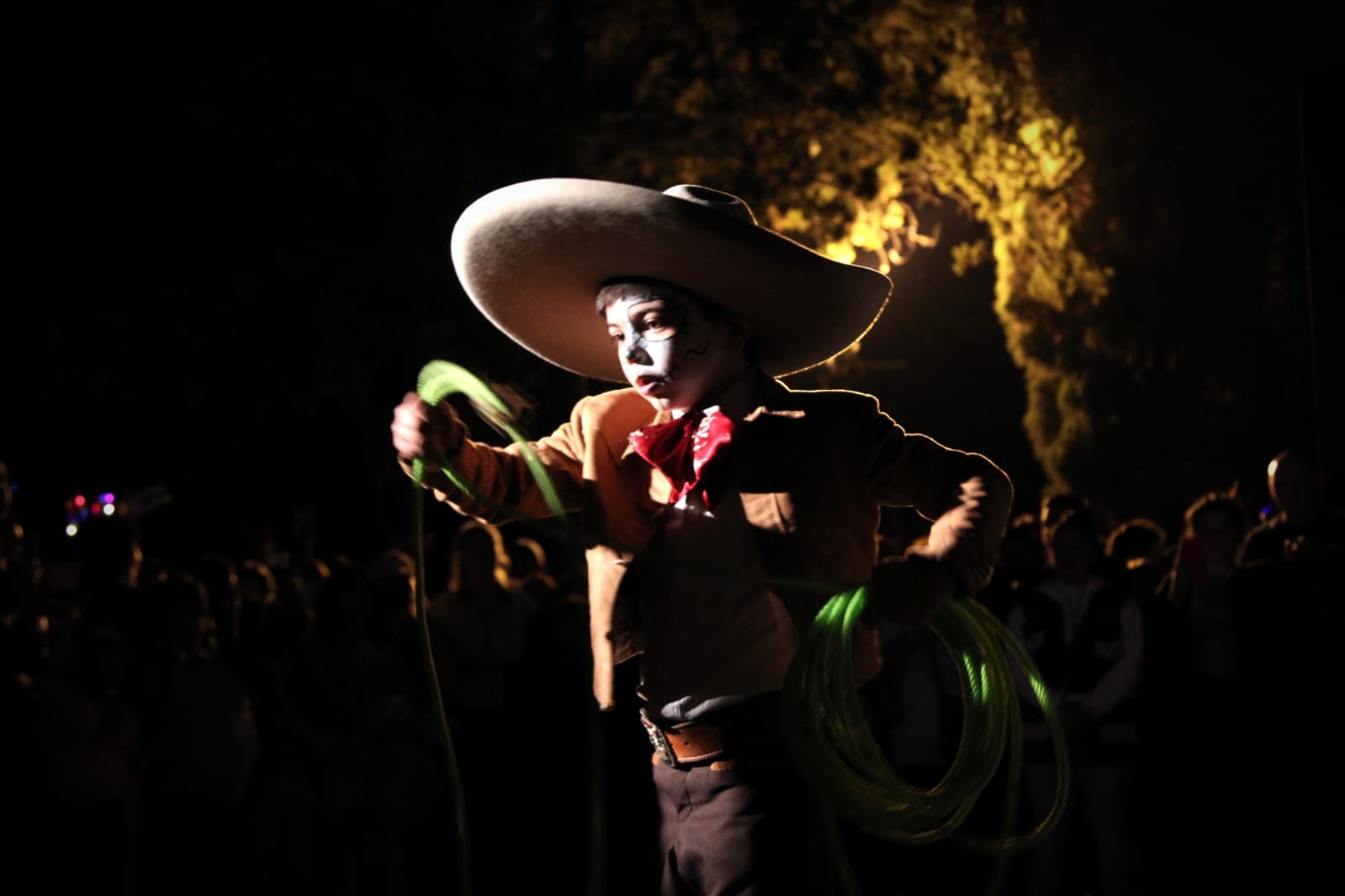 Imagen de participante en los paseos nocturnos por el bosque de chapultepec