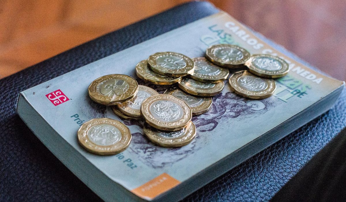 Monedas de $20 pesos, ¿Las compra Banco Azteca?