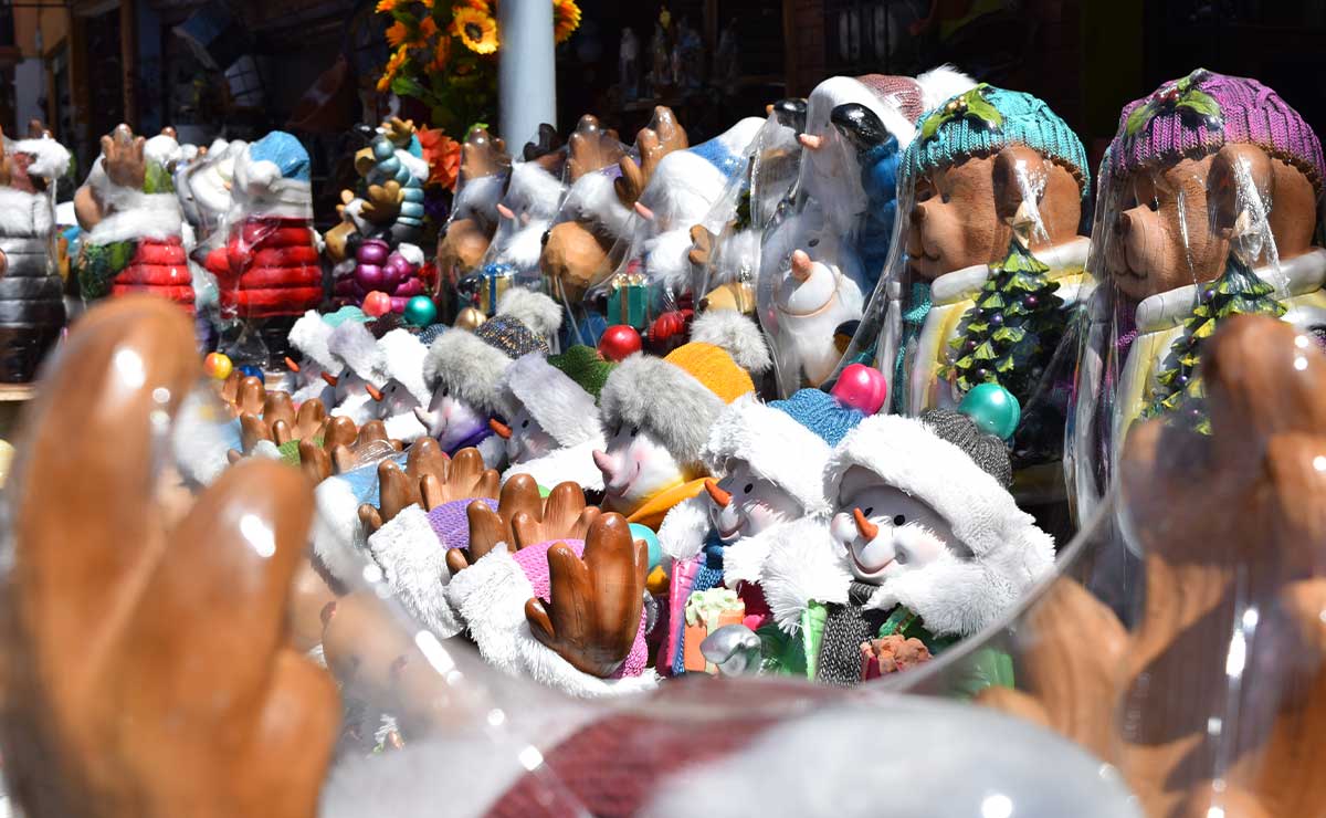 Esferas, adornos del primer desfile de navidad en Toluca