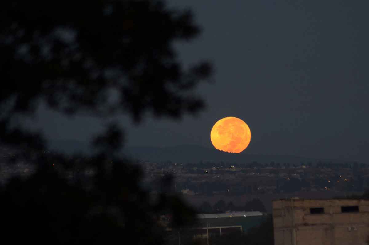 eventos en toluca hoy mira la luna y el sol en evento astronómico en toluca