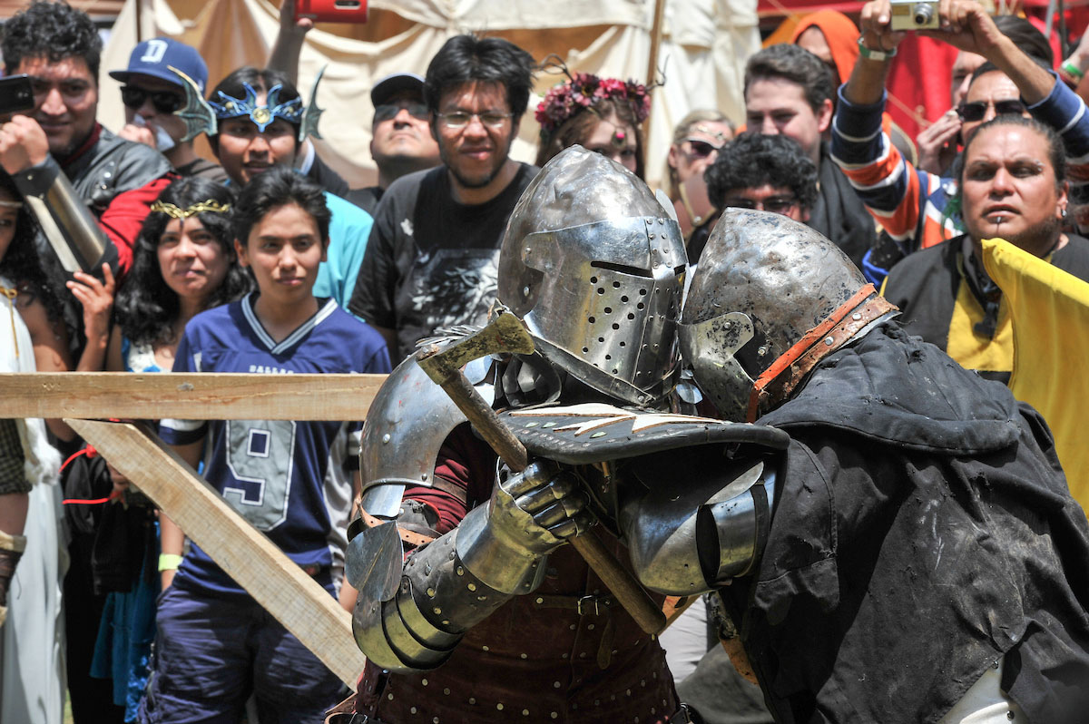 luchadores del medievo en festival medieval cdmx 2023 en desierto de los leones