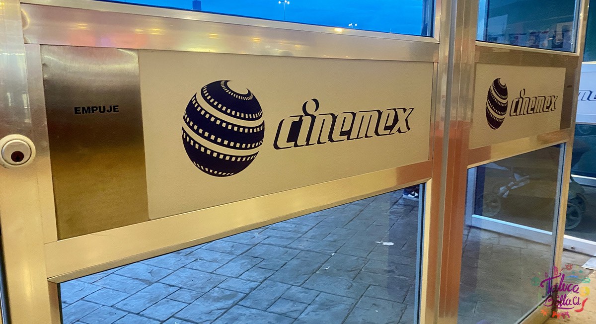 Puertas de Cinemex