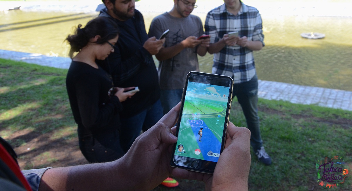 Personas jugando Pokémon GO