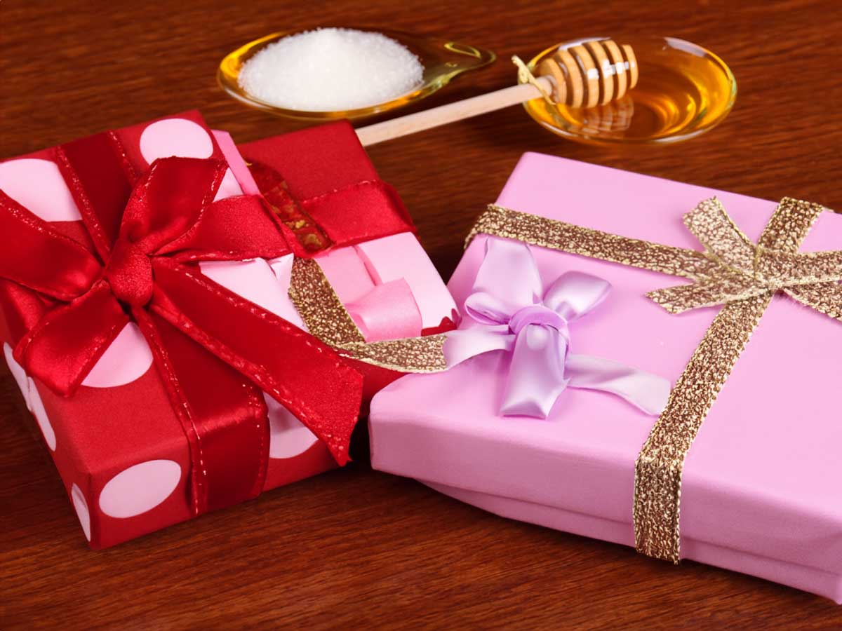 rituales de cumpleaños regalos con miel y azúcar