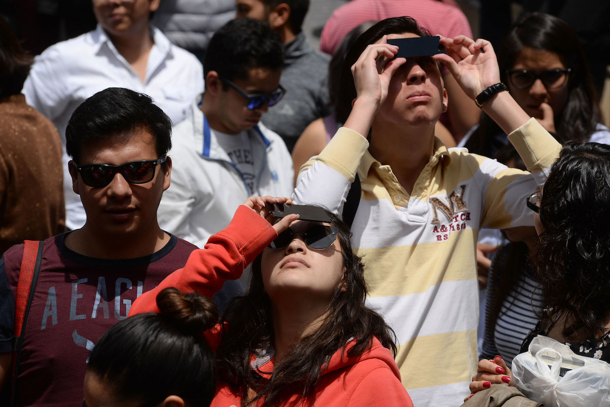 Ve por tus lentes GRATUITOS para observar el próximo eclipse solar anular en Toluca 2023