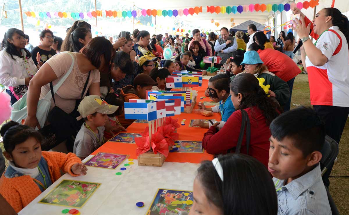 Familias en el festejo del Dí­a Internacional del Niño.