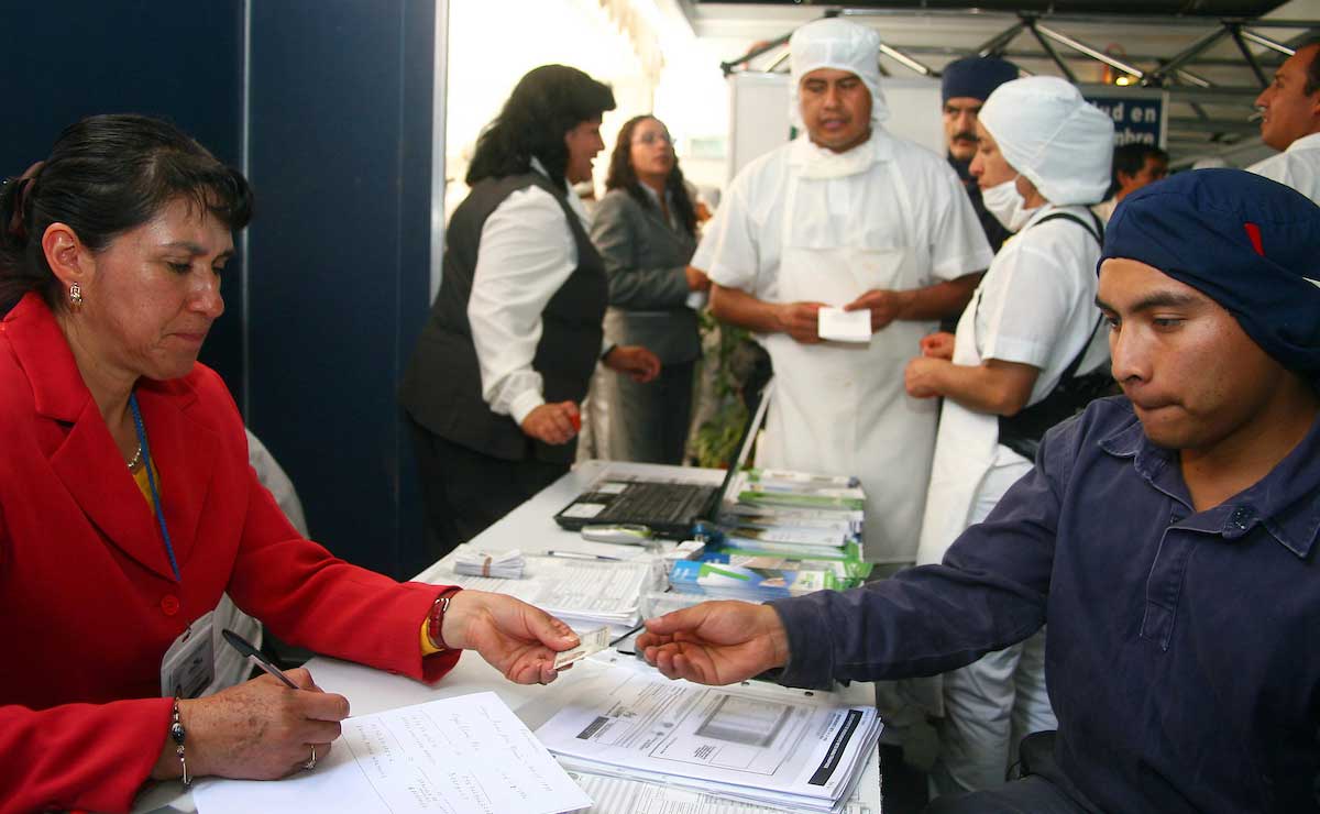 SIPARE, personas haciendo un trámite 