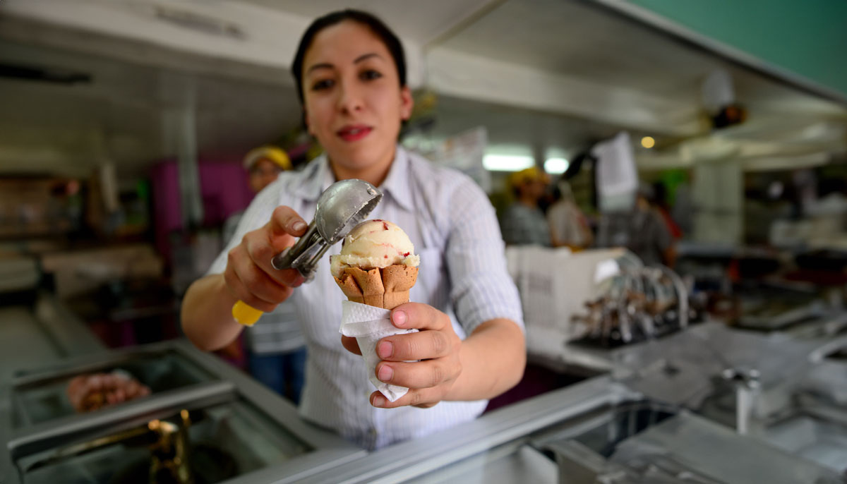 ¡Sabor navideño llega a Toluca! Helado de ponche de frutas, te decimos dónde probarloe