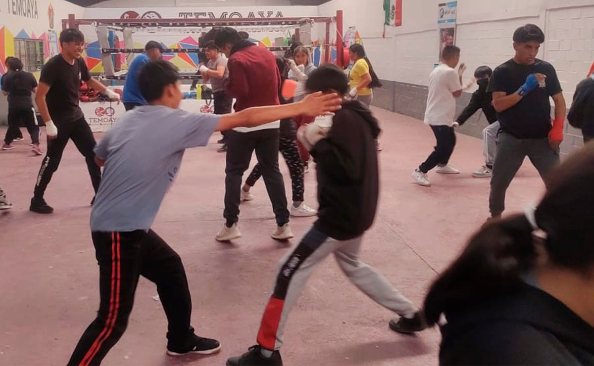 Personas en clases de box en Temoaya.