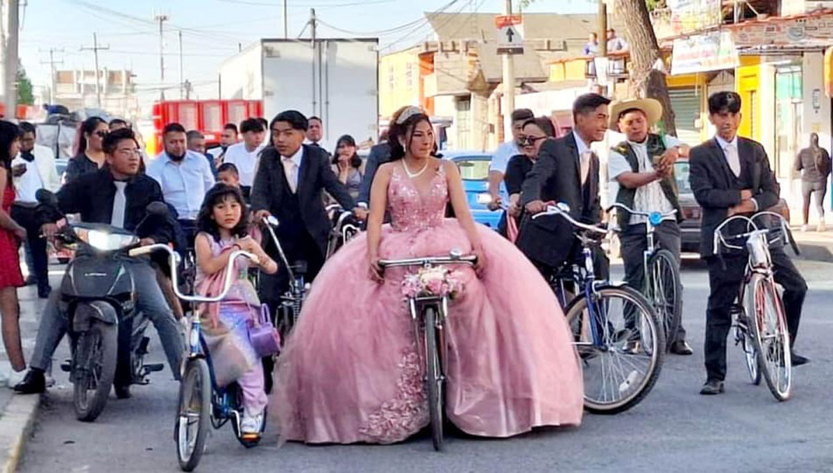 Toluca noticias: XV’s ecofriendly en Toluca, quinceañera toma su bicicleta en lugar de una limusinae